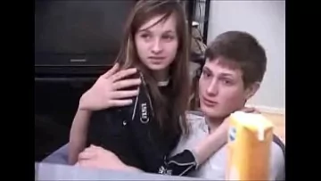 Play Futai cu doi rusi ce violeaza o virgina cu forta