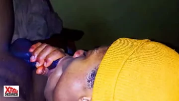 Play Ebony Babe Goes Wild: Muie înghițită de cum