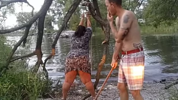 Play Cerșind pentru baston: Întâlnirea intensă BDSM a lui Rad Brad și MILF (Partea 1) – De casă