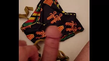 Play Beach Bikini Babe Obține Cumshot După muncă intensă