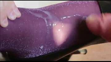 Play Întâlnire obraznică: Ejac pe picioarele strălucitoare din nailon Lurex