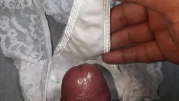 Play Ejac pe tanga albă preferată a prietenului meu – Ud și dezordonat!
