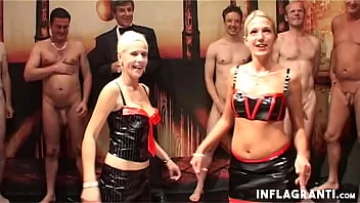 Play Blonde bisexuale surprinse făcându-se în gang cu facial și bukkake
