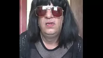 Play Sissy Crossdresser râvnește la umilirea publică cu ejaculare în gât