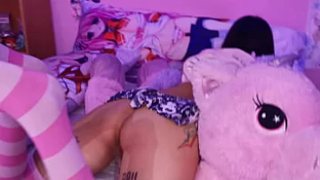 Play Surprind-o pe nepoata mea adolescentă mexicană care se uită la Hentai pe telefonul ei