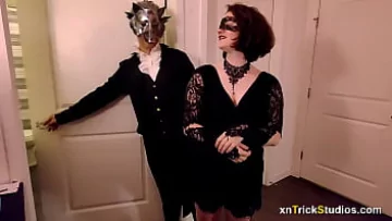 Play Costum de brunetă Joc de rol Sex înainte de petrecerea mascaradă
