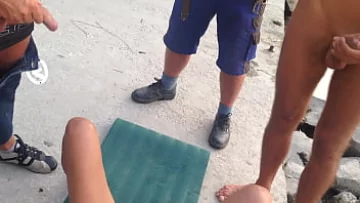 Play Sesiune de masturbare în grup sălbatic pe plaja nudilor de la Lacul Balaton, Ungaria