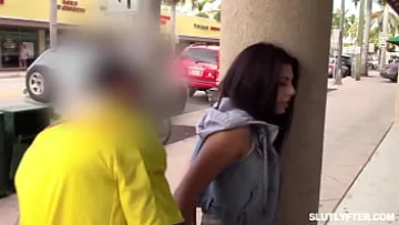 Play Adolescent de colegiu cu bustină futut tare de un ofițer pervertit după furt