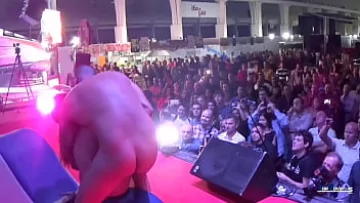 Play Bruneta înfierbântată ia pula mare a studului spaniol la o petrecere sexuală reală