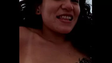 Play Fetiș la picioare cu brunetă fierbinte: Schimb de saliva și multe altele!