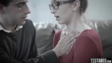 Play Adolescenta pornostar Gracie May Green nu poate rezista unei dracu’ aspre în stil cățeluș