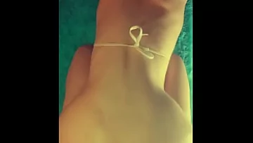 Play O brunetă de 18 ani cu sâni mari superbi și fund cu bule filmează un porno de casă