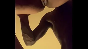 Play Cougar matur îi oferă tânărului o muie de neuitat