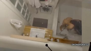 Play Spy Cam prinde un adolescent dezbrăcat în duș – Cameră ascunsă Voyeur